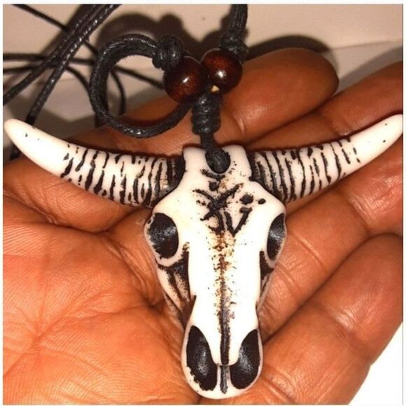 Hand CRAFTED UNISEX black and white bull head pendant with adjustable necklace - Picture 1 of 7